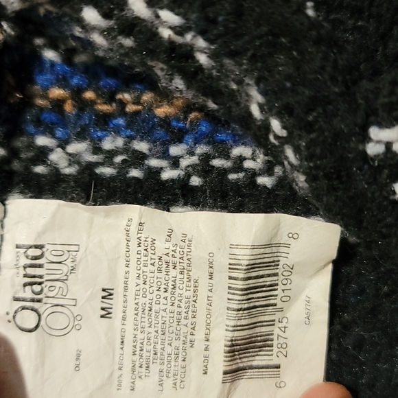 Very Gently Loved unisex size medium poncho made and bought in Mexico by Oland - Picture 6 of 12